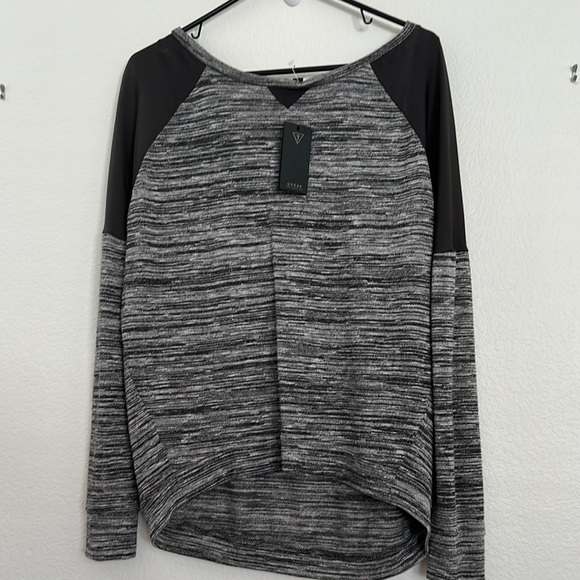 Guess Women’s Heathered Gray, Black Crewneck Top Size: L NWT - Picture 1 of 6